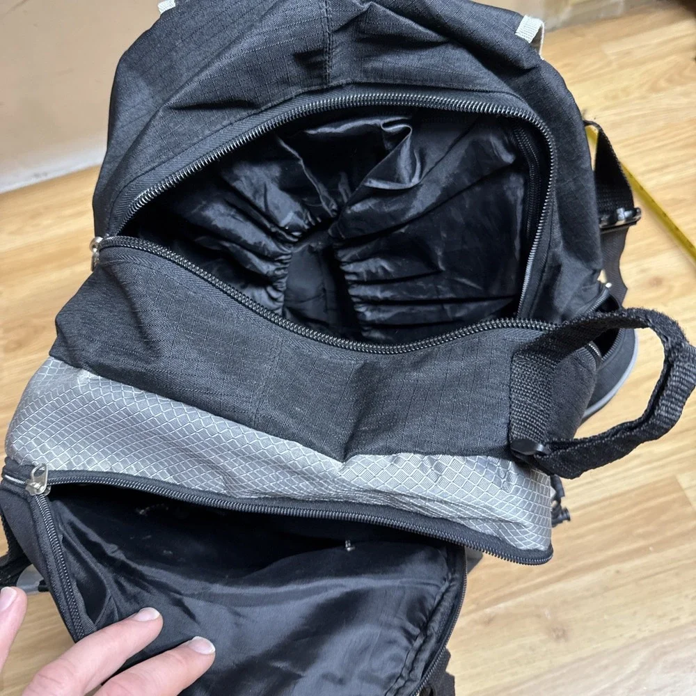 Garneau Cycling Bag Mens Large Black Buckle Backpack Travel‎ Pack